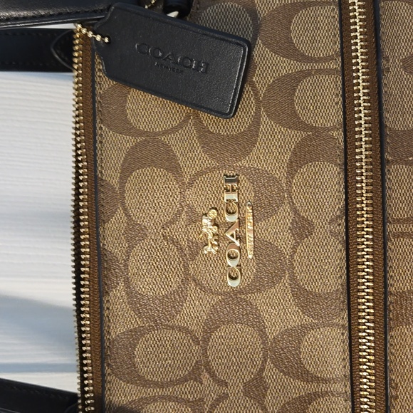 Coach shoulder bag like new - Picture 2 of 14